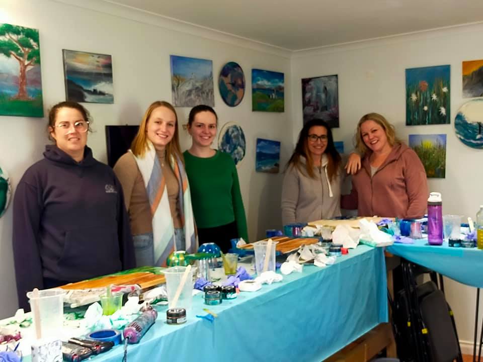 Resinart workshop with Creative Beginnings, learn how to create, art class for beginners Adelaide. fun with friends
